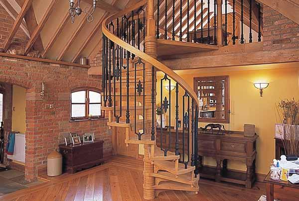 traditional-wood-spiral-staircase